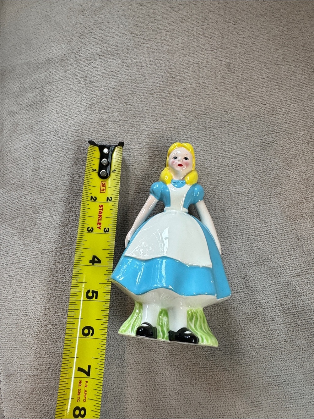 Vintage, Collectable Alice in Wonderland Figurine - Picture 4 of 7
